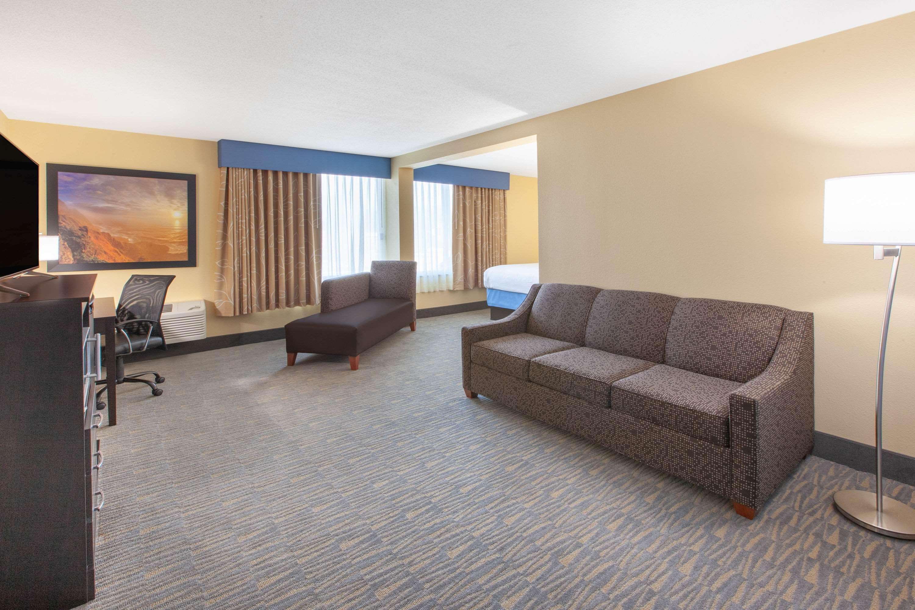 Days Inn & Suites By Wyndham Grand Rapids Near Downtown Wyoming Dış mekan fotoğraf