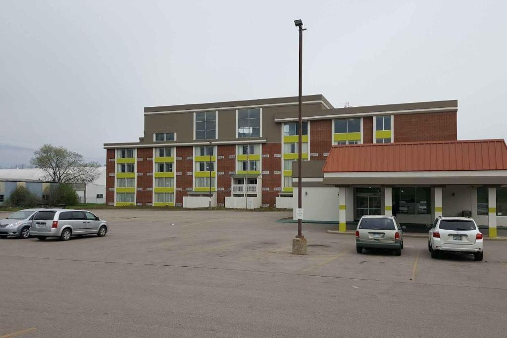 Days Inn & Suites By Wyndham Grand Rapids Near Downtown Wyoming Dış mekan fotoğraf