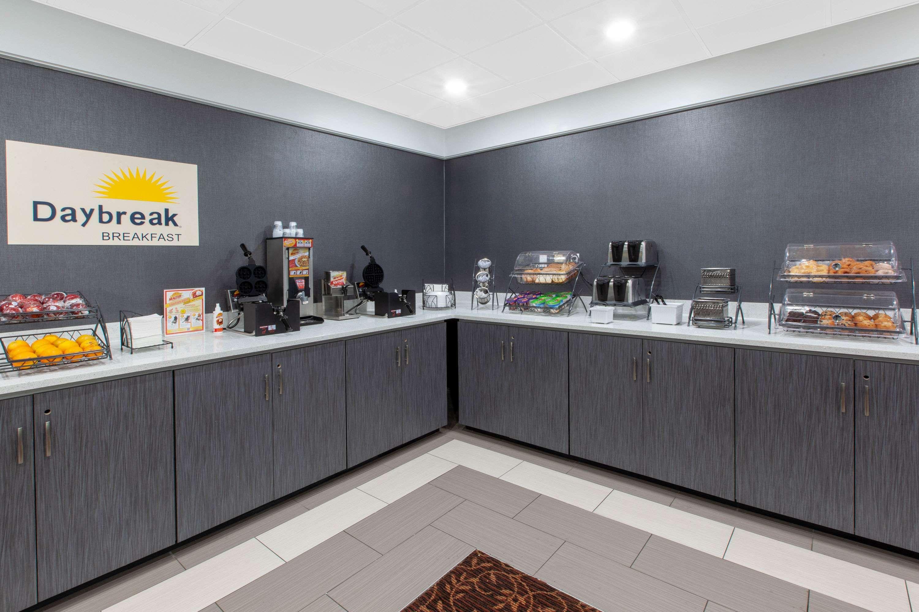 Days Inn & Suites By Wyndham Grand Rapids Near Downtown Wyoming Dış mekan fotoğraf